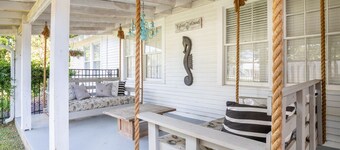 Beach Bum Inn | Large Pool, Dual Kitchens, Porch!