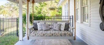 Beach Bum Inn | Large Pool, Dual Kitchens, Porch!