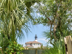 المنطقة المحيطة بالمنشأة