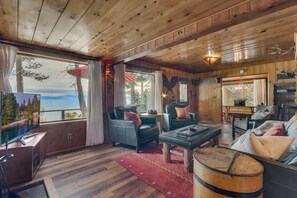 TV, fireplace, table football - Black Bear Cottage - Lakefront - TLUXP (Carnelian Bay)