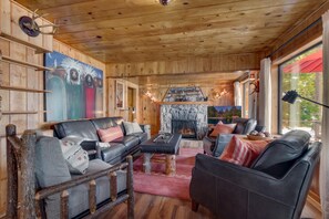 TV, fireplace