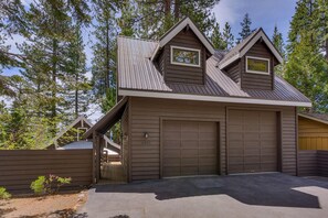 Exterior - Black Bear Cottage - Lakefront - TLUXP (Carnelian Bay)