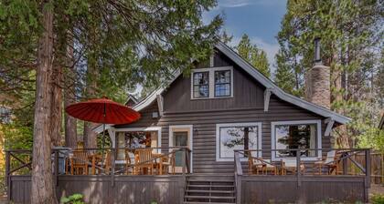 Black Bear Cottage - Lakefront - TLUXP