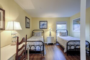 2 bedrooms, iron/ironing board, free WiFi, bed sheets