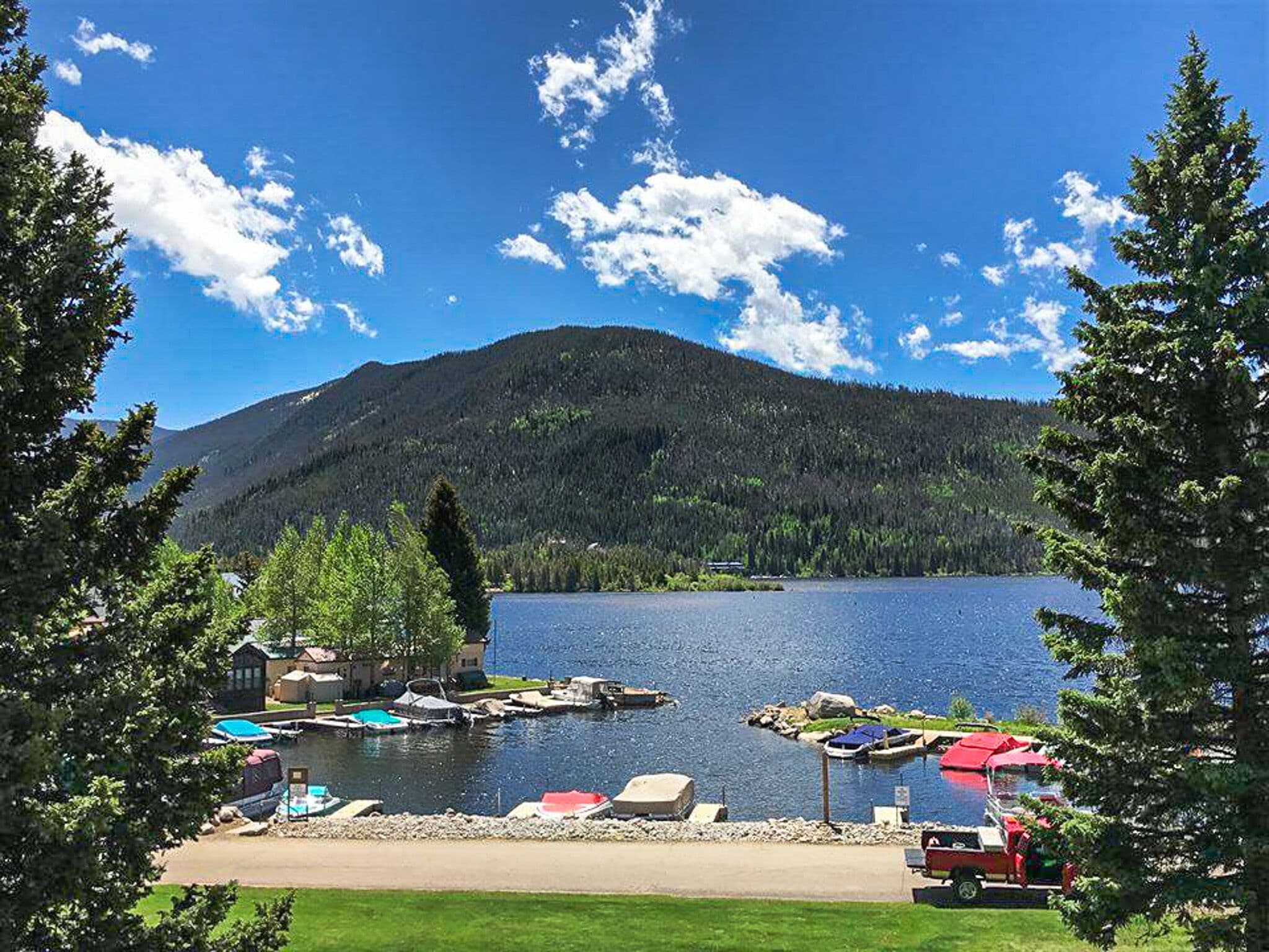 Eagles Nest - 3 Bedroom Lakefront Condo! Sleeps 8!