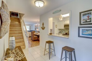 Unclassified image, 2 of 38, button - 806 Tennismaster - Beautiful golf course views! Minutes to the beach & tennis (Hilton Head Island)