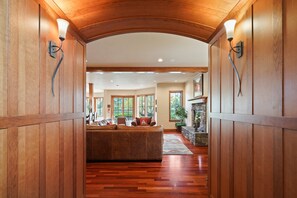 Interior - Drake Park Villa - River Front on Mirror Pond & Drake Park, Exquisite, Gourmet Kitchen (Bend)