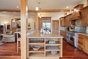 Fridge, microwave, oven, stovetop - Drake Park Villa - River Front on Mirror Pond & Drake Park, Exquisite, Gourmet Kitchen (Bend)