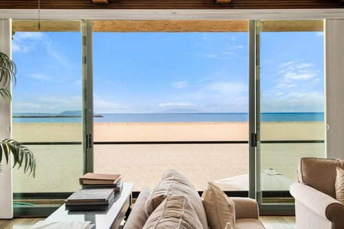 3425O Oceanfront Tuscan Villa