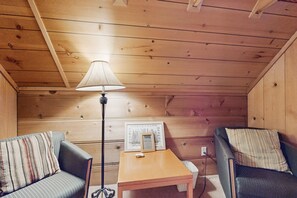 Interior - Cute cabin w/ private hot tub, less than a mile from Lake Tahoe! (South Lake Tahoe)