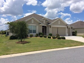 Exterior - Luxury Living in Charlotte Village! Dog Friendly Home (The Villages)