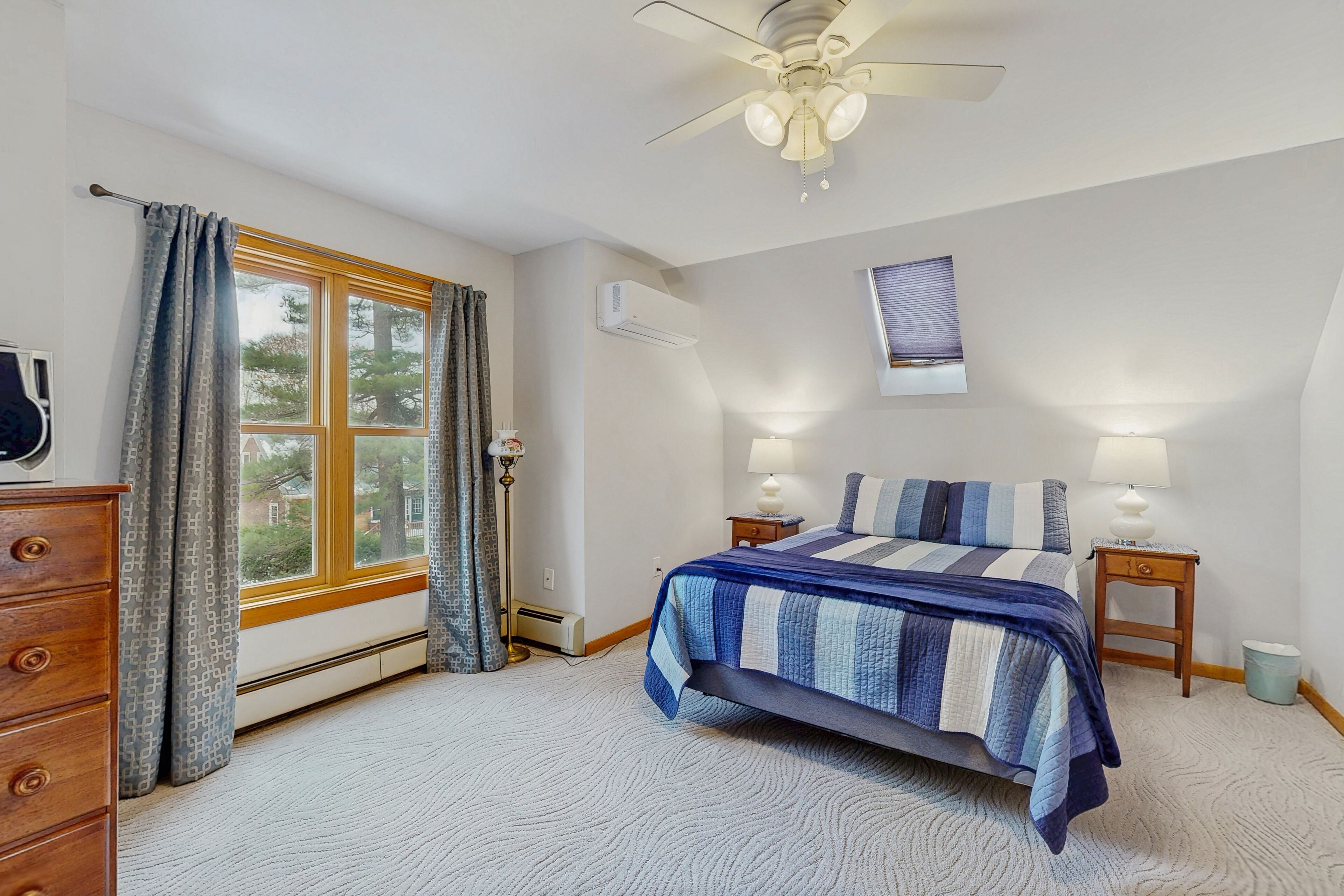 4 室のベッドルーム、インターネットアクセス (無料)、ベッドシーツ