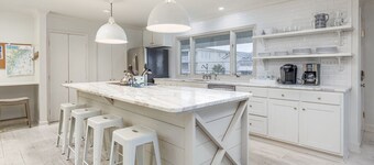 Helles und schönes großes Haus Ideal für Mehrfamiliengruppen! Weniger als 100 Meter zum Strand!