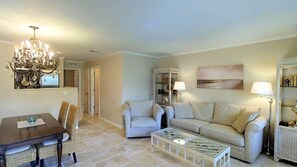 Interior - CAPTAINS WALK D2 - Beautiful Sanibel Condo Short Walk to Beach (Sanibel)
