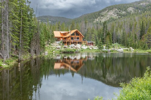 Elk Creek Lodge- Beautiful Rocky Mountain Getaway!