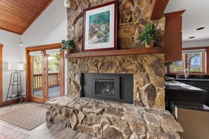 Interior - 67 W Hanson Rd - Après-Ski Summit Vista Retreat (Keystone)