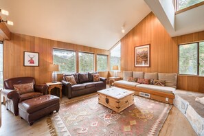 TV, fireplace - Juniper at Alpine - Private Hot tub, Pet Friendly & Free Shuttle to Slopes (Alpine Meadows)