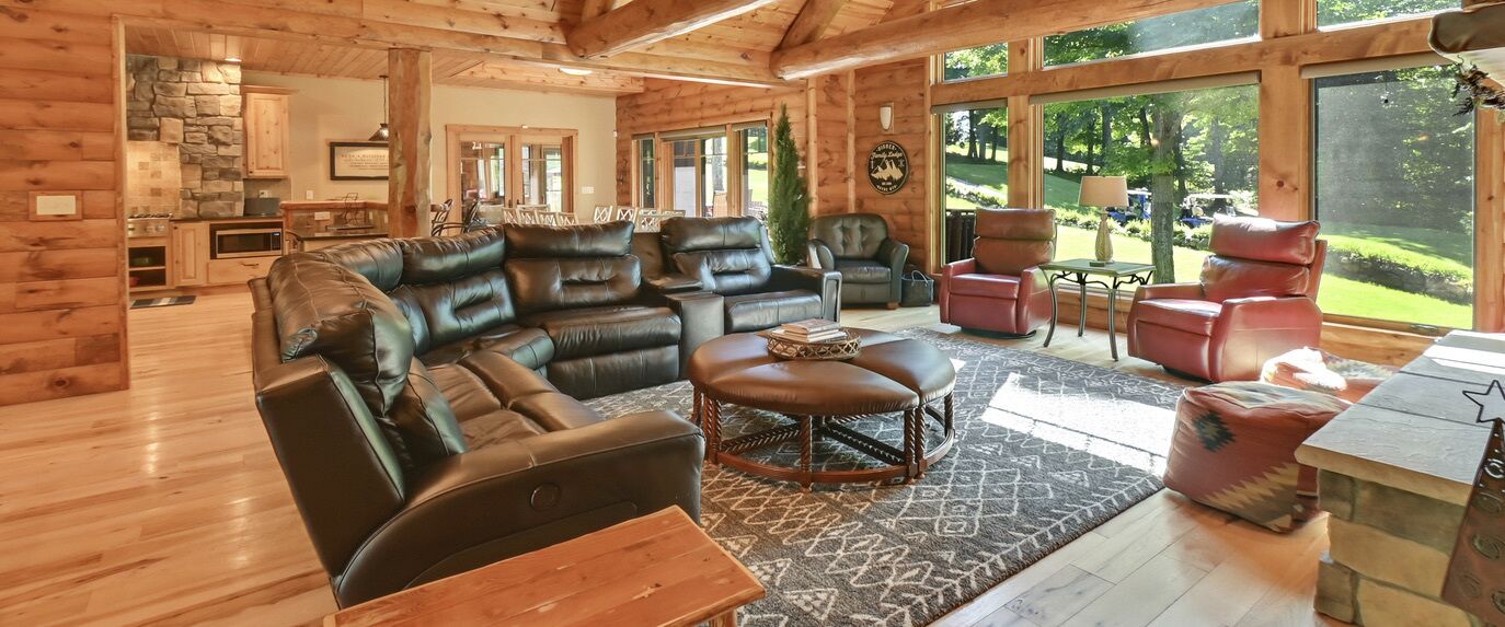 5BR Luxurious Ski In/Ski Out Lodge in Boyne`s Most Exclusive Gated Community