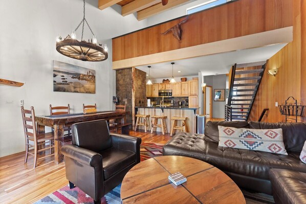 Smart TV, fireplace, DVD player