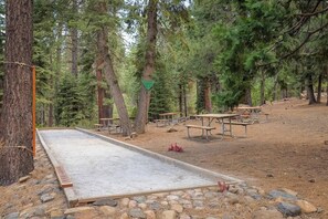 Outdoor dining - Cozy Updated Condo Near Northstar Ski & Hiking (Kings Beach)
