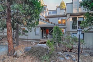 Exterior - Cozy Updated Condo Near Northstar Ski & Hiking (Kings Beach)