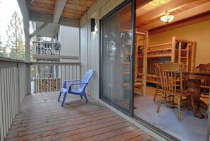 Outdoor dining - Cozy Updated Condo Near Northstar Ski & Hiking (Kings Beach)