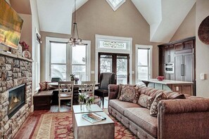 TV, caminetto, lettore DVD