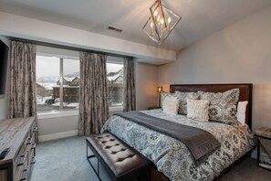 4 slaapkamers, een strijkplank/strijkijzer, wifi, beddengoed