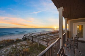 Property grounds - Las Olas - Oceanfront Vacation Home with Private Pool Space & Gulf Views (Miramar Beach)