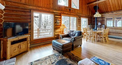 Welcoming & Peaceful Cabin, Easy Access to Lake & Skiing - Dogs OK
