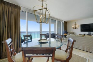 Dining - Maison Par Leau - Gulf Front Condominium with Ocean Views & Shared Amenities (Destin)