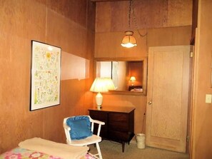 4 bedrooms, desk, iron/ironing board, free WiFi