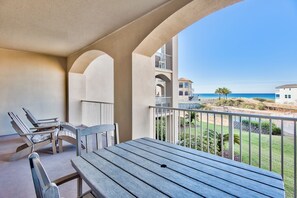 Outdoor dining - Gulf-View with private beach for Couples/Small families, beach chair service! (Santa Rosa Beach)