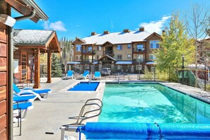 A heated pool - ☜ DOWNTOWN DIGS | Stay By The Park & Skiing | Trailhead Lodges 424 | Walk Everywhere (Winter Park)