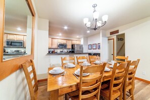 Dining - Mountain Condo, Walk to Shops, Pool & Spa 359 (Mammoth Lakes)