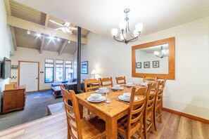 Dining - Mountain Condo, Walk to Shops, Pool & Spa 359 (Mammoth Lakes)