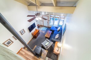 TV, fireplace, DVD player, table tennis - Mountain Condo, Walk to Shops, Pool & Spa 359 (Mammoth Lakes)