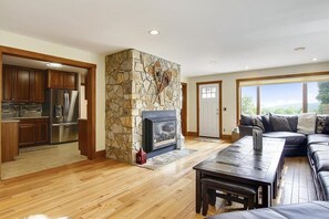 TV, fireplace, stereo