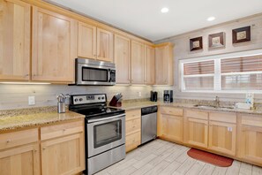 Oven, dishwasher, coffee/tea maker, toaster