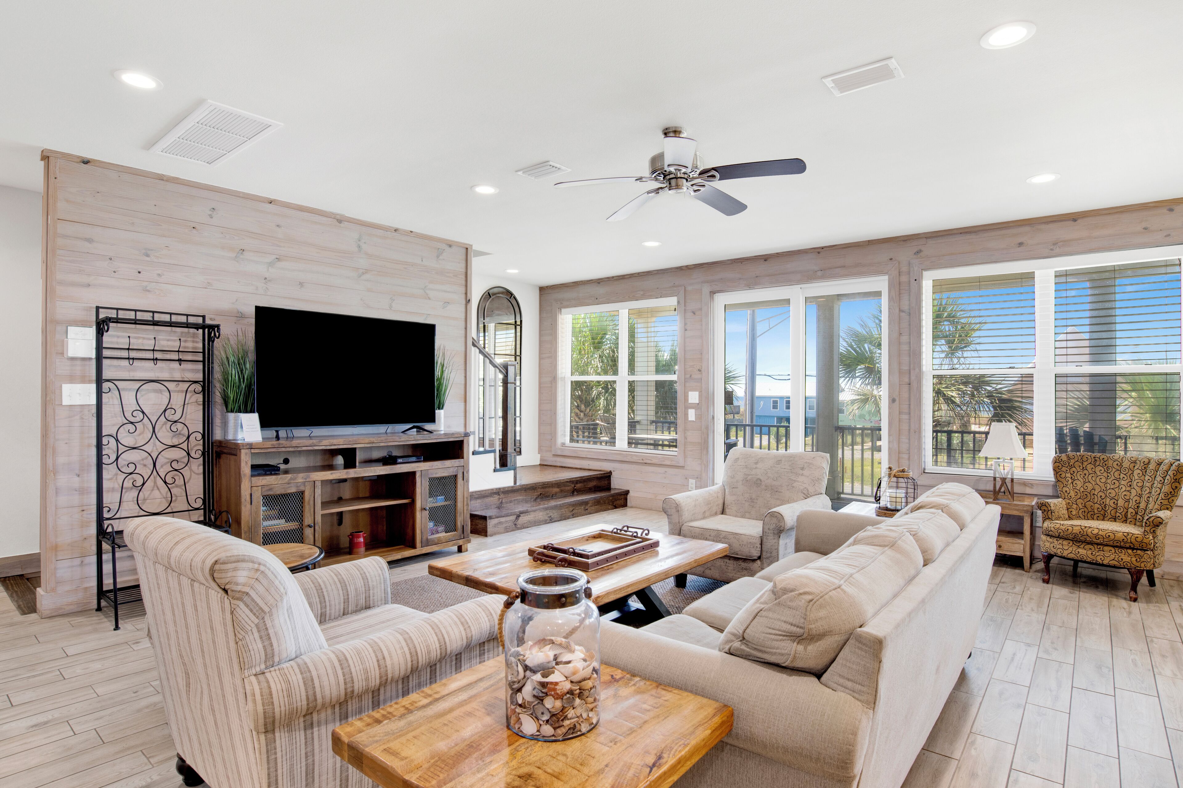 Televisor intel·ligent i llibres 