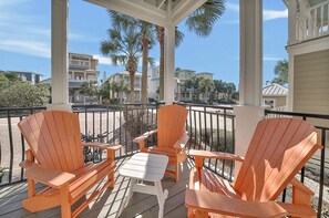 Property grounds - Endless Summer Dream - Cottage Near the Beach with Shared Pool Access (Panama City Beach)