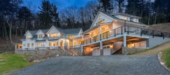 Amazing Views, Close to Town, Hot tub, Privacy
