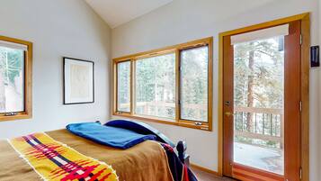 3 bedrooms, internet, bed sheets