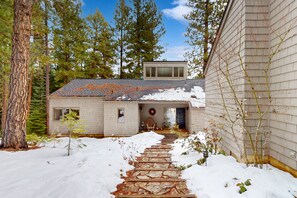Exterior - Lovely home with Black Butte view, large deck, hot tubs, & pools (Black Butte Ranch)