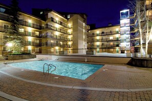 Pool - Ski Condo, Short Walk to Lionshead Slopes and Shops. Hot Tubs & Mountain Views (Vail)
