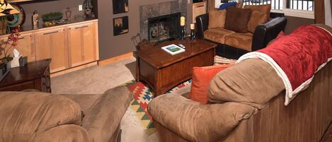 Smart TV, fireplace, stereo