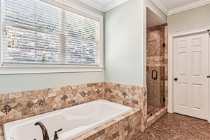 Combined shower/tub, towels, shampoo, toilet paper