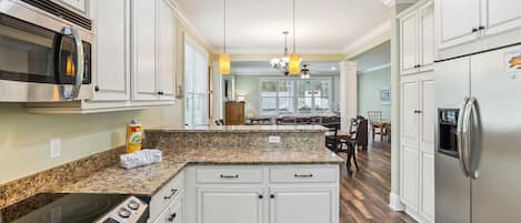 Frigorífic, microones, forn i placa de cuina