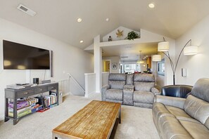 TV, fireplace, DVD player, books