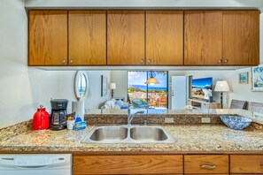Interior - Grand Champions #45, Great Rates, Ocean view condo, A/C, Shared Hot Tub (Wailea)